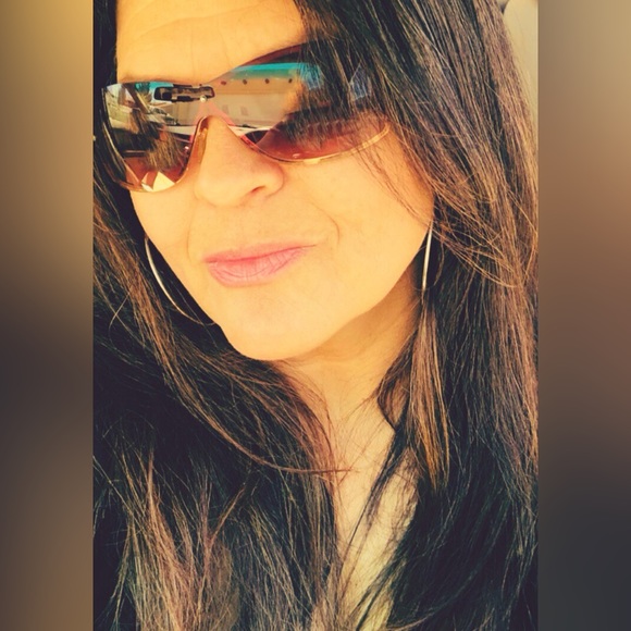 Meet your Posher, Renee - Picture 1 of 1